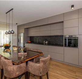 5 bedroom villa with pool near Crikvenica, sleeps 10